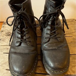 Dr martens boots size 10 mens size 11 women’s